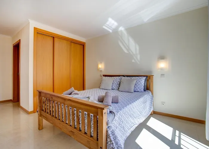 Two Bedroom Apartment With Rooftop Pool In Alvor