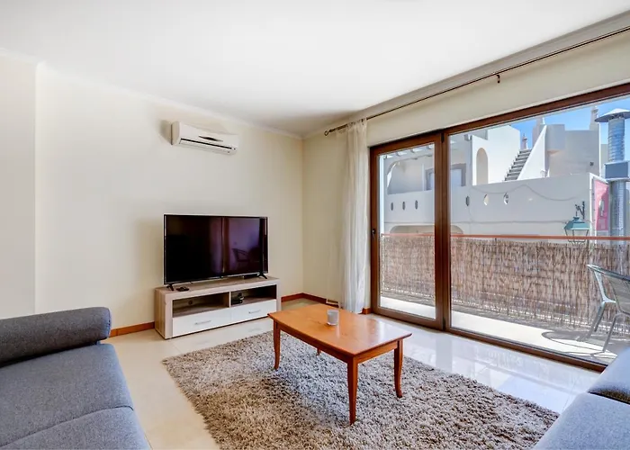 Two Bedroom Apartment With Rooftop Pool In Alvor