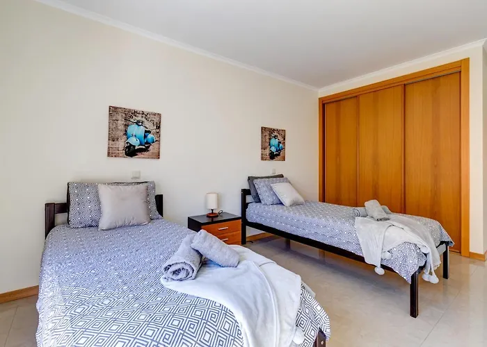 Two Bedroom Apartment With Rooftop Pool In Alvor