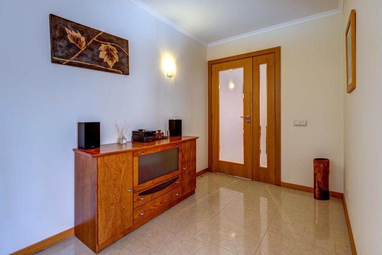Apartment Two Bedroom With Rooftop Pool In