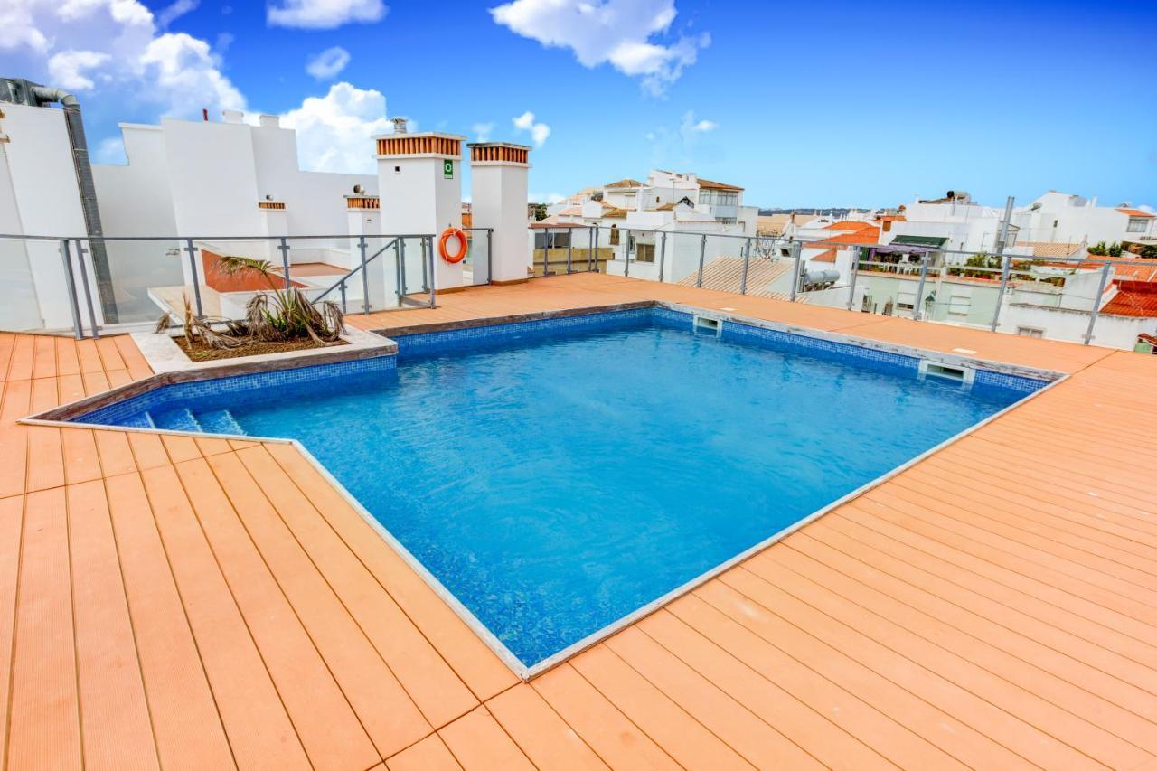 Two Bedroom With Rooftop Pool In