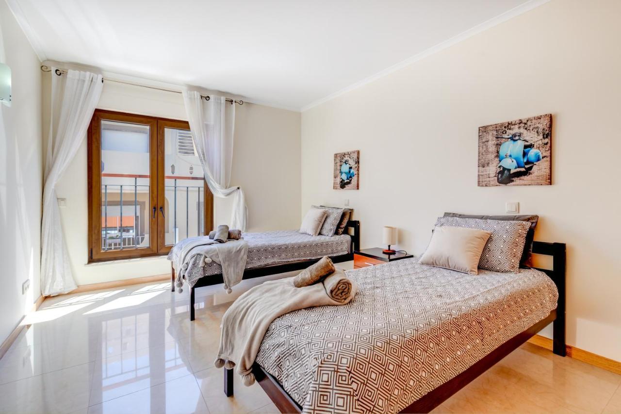 Apartment Two Bedroom With Rooftop Pool In Alvor